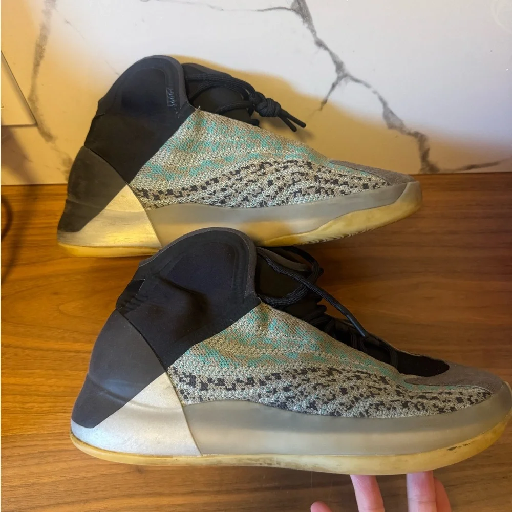 Adidas Yeezy - Picture 3 of 5